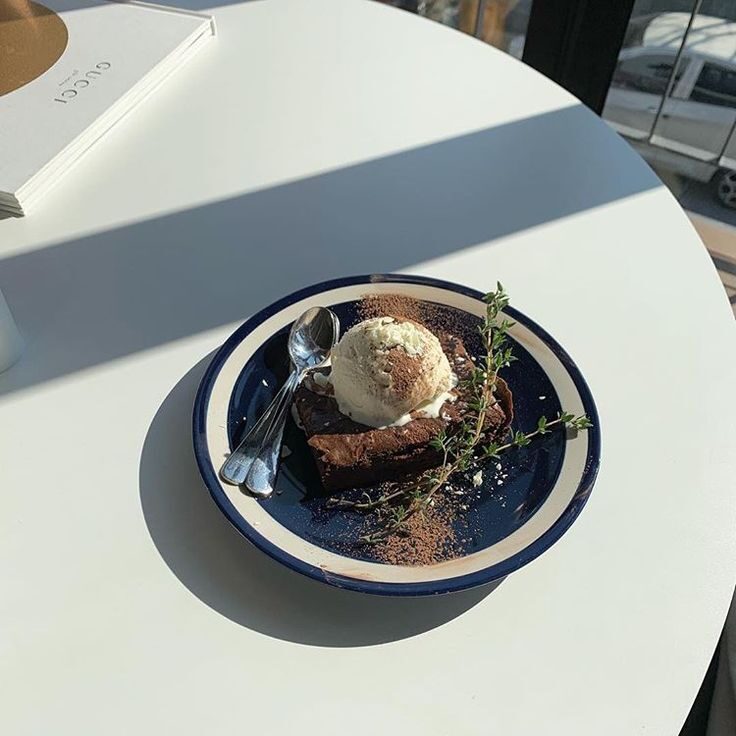 Cafe OUI: City Pop Vibes Near Haeundae Station